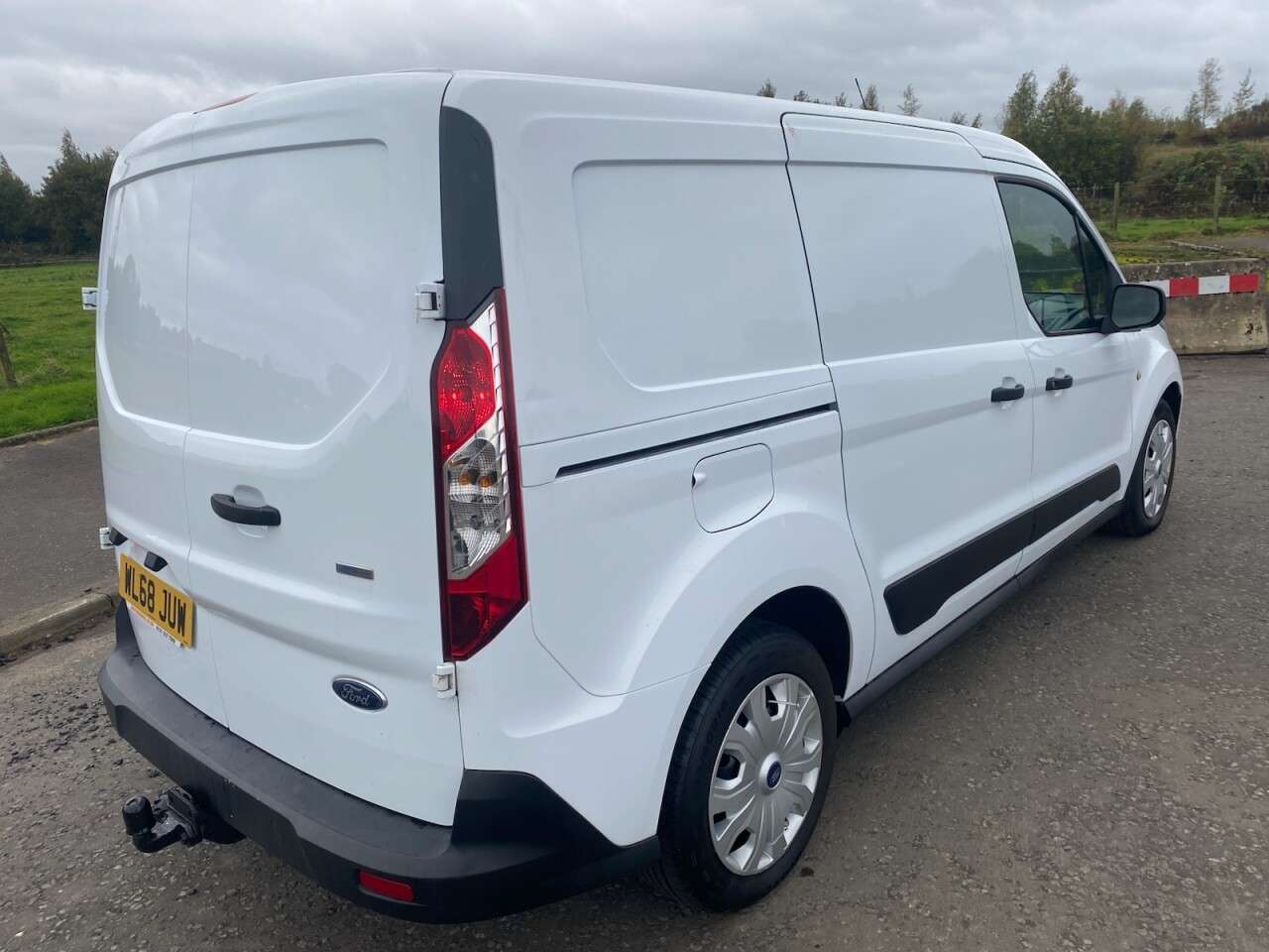 A 2018 FORD TRANSIT CONNECT 1.5 230 EcoBlue Trend 5 SEAT LWB NO VAT L2 Euro 6 (s/s) (100 ps) TIMING BEL A 2018 FORD TRANSIT CONNECT 1.5 230 EcoBlue Trend 5 SEAT LWB NO VAT L2 Euro 6 (s/s) (100 ps) TIMING BEL