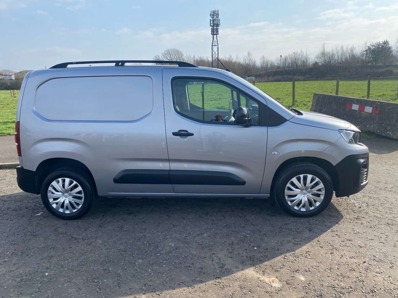 A 2021 PEUGEOT PARTNER 1.5 BlueHDi 1000 Professional Premium NO VAT VAN Euro 6 (100 bhp) A 2021 PEUGEOT PARTNER 1.5 BlueHDi 1000 Professional Premium NO VAT VAN Euro 6 (100 bhp)