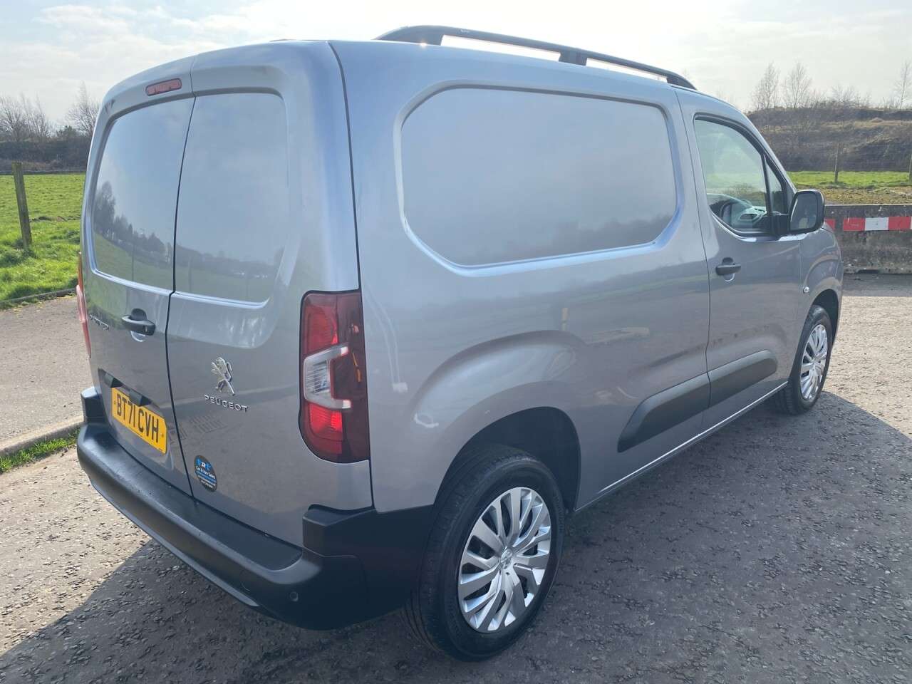 A 2021 PEUGEOT PARTNER 1.5 BlueHDi 1000 Professional Premium NO VAT VAN Euro 6 (100 bhp) A 2021 PEUGEOT PARTNER 1.5 BlueHDi 1000 Professional Premium NO VAT VAN Euro 6 (100 bhp)