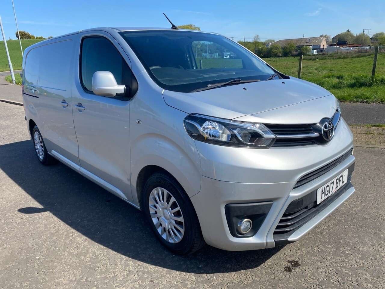 A 2017 TOYOTA PROACE 1.6D Comfort Medium NO VAT VAN MWB Euro 6 (s/s) (115 ps) A 2017 TOYOTA PROACE 1.6D Comfort Medium NO VAT VAN MWB Euro 6 (s/s) (115 ps)