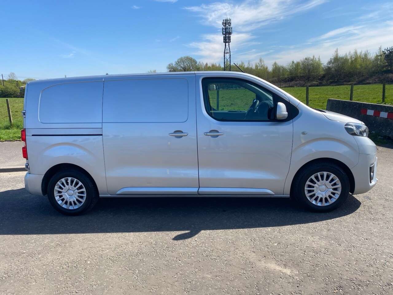 A 2017 TOYOTA PROACE 1.6D Comfort Medium NO VAT VAN MWB Euro 6 (s/s) (115 ps) A 2017 TOYOTA PROACE 1.6D Comfort Medium NO VAT VAN MWB Euro 6 (s/s) (115 ps)