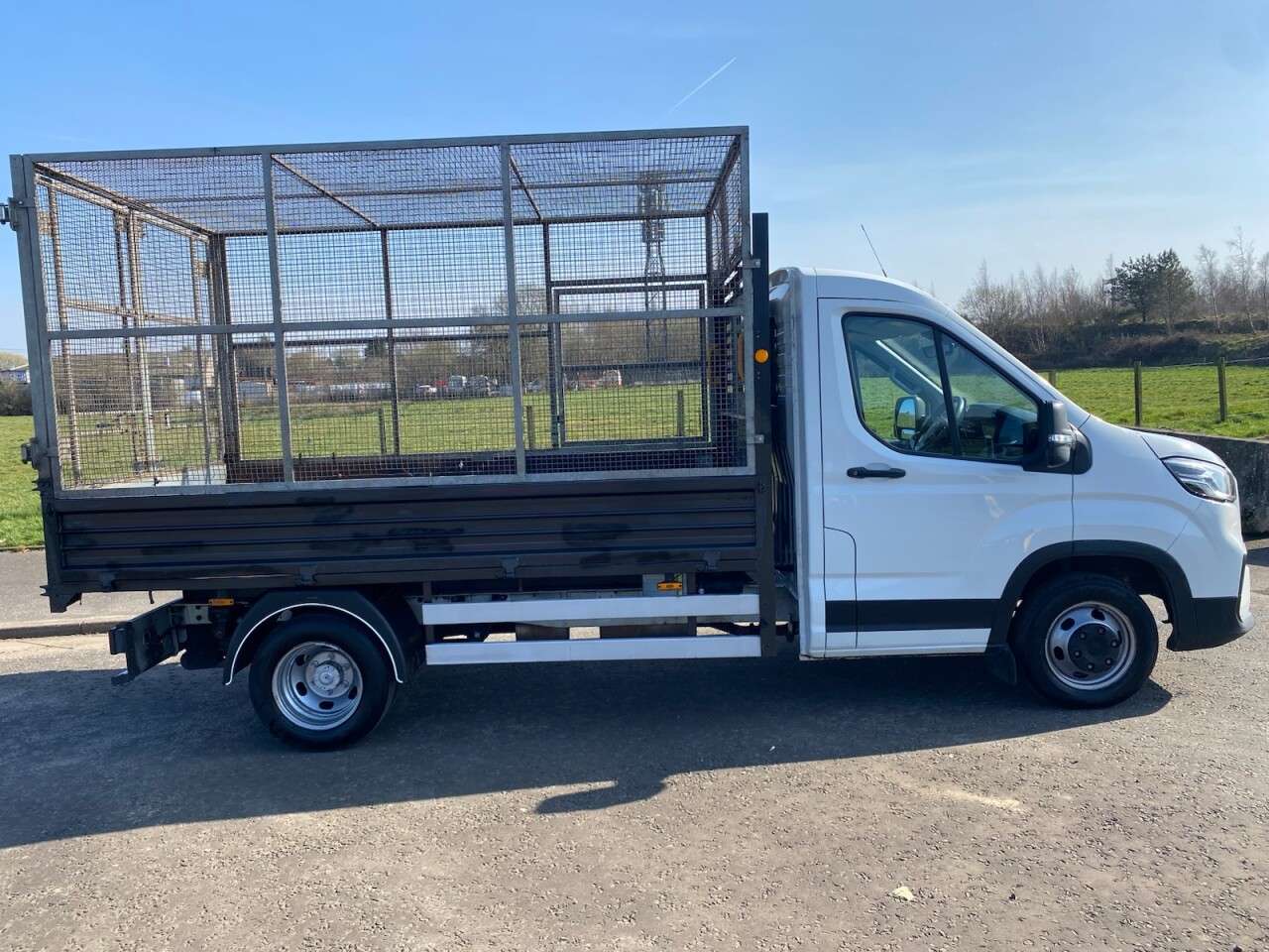 A 2022 MAXUS DELIVER 9 2.0 D20 150 MWB TIPPER WITH CAGE NO VAT A 2022 MAXUS DELIVER 9 2.0 D20 150 MWB TIPPER WITH CAGE NO VAT