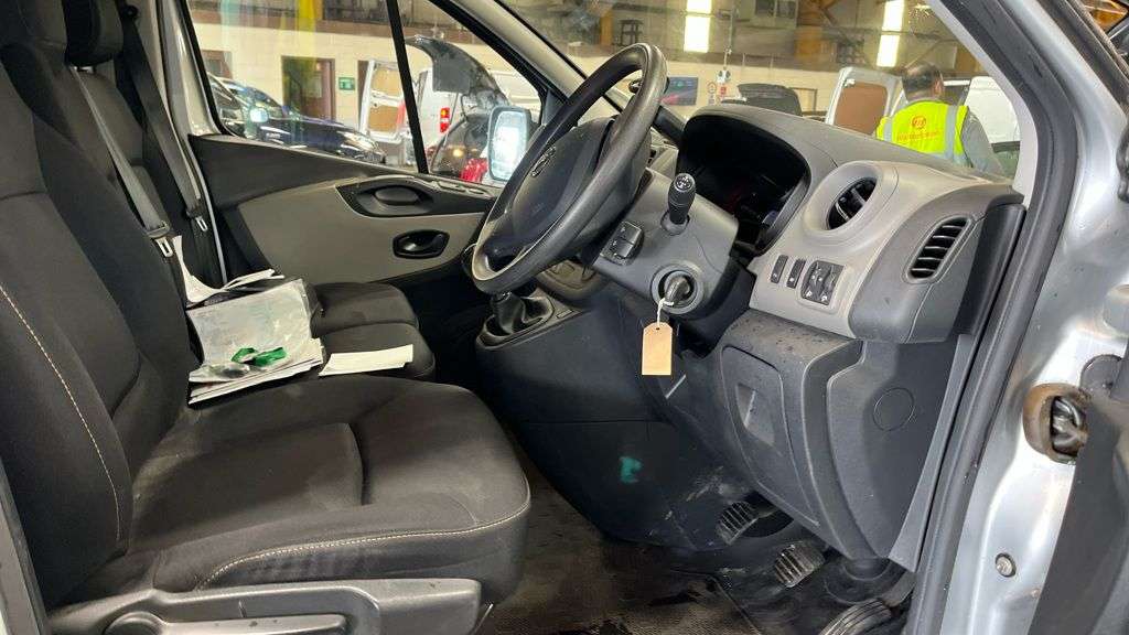 2017 NISSAN NV300 2017 NISSAN NV300