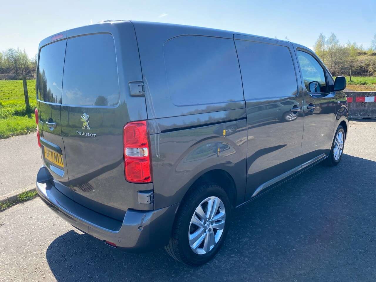 A 2021 PEUGEOT EXPERT 2.0 BlueHDi 1400 ASPHALT PREMIUM NAV NO VAT VAN MWB Euro 6 (s/s) (145 ps) A 2021 PEUGEOT EXPERT 2.0 BlueHDi 1400 ASPHALT PREMIUM NAV NO VAT VAN MWB Euro 6 (s/s) (145 ps)