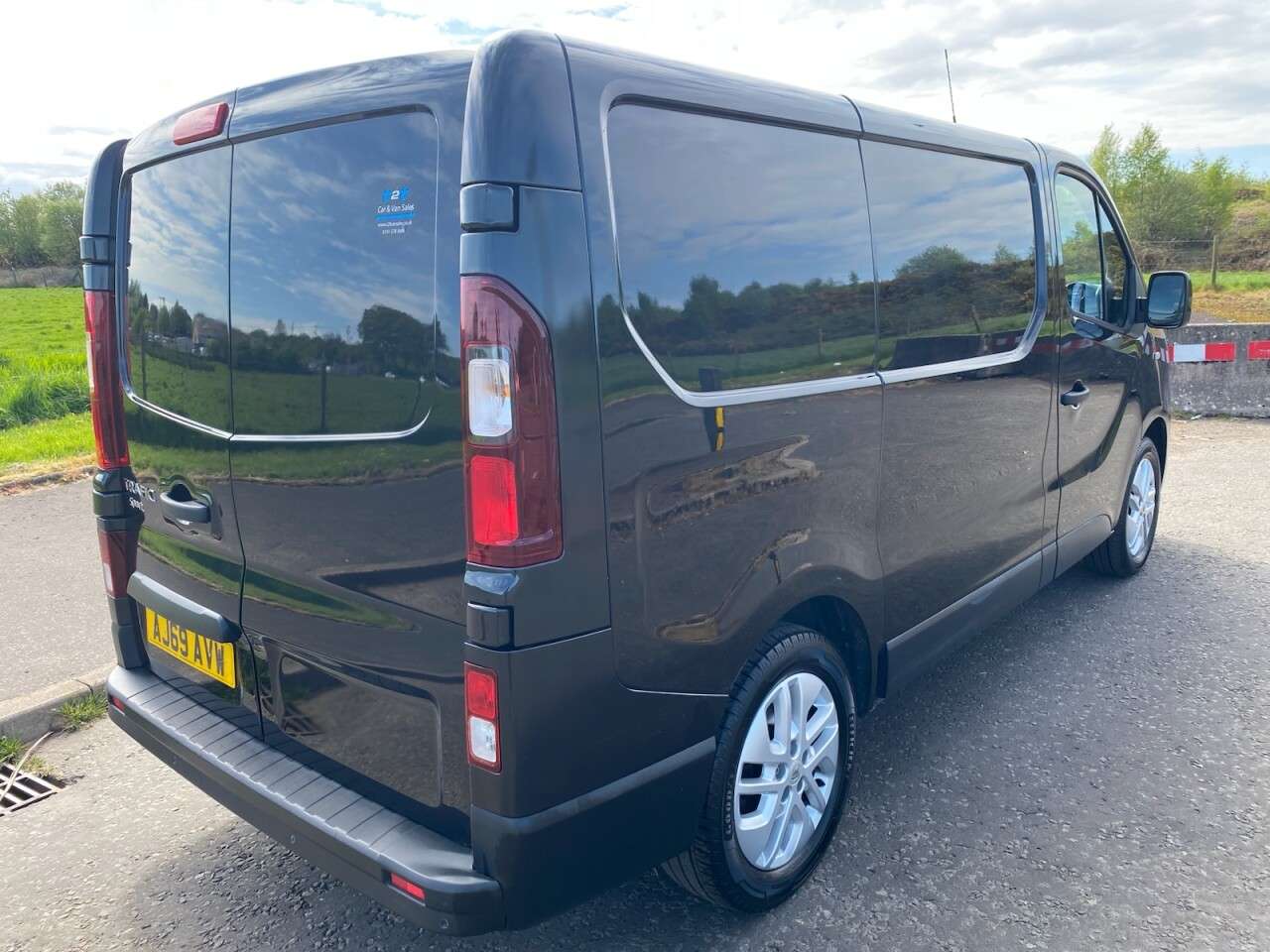 A 2020 RENAULT TRAFIC 2.0 dCi ENERGY 28 SPORT NAV NO VAT VAN Euro 6 (s/s) (120 ps) A 2020 RENAULT TRAFIC 2.0 dCi ENERGY 28 SPORT NAV NO VAT VAN Euro 6 (s/s) (120 ps)