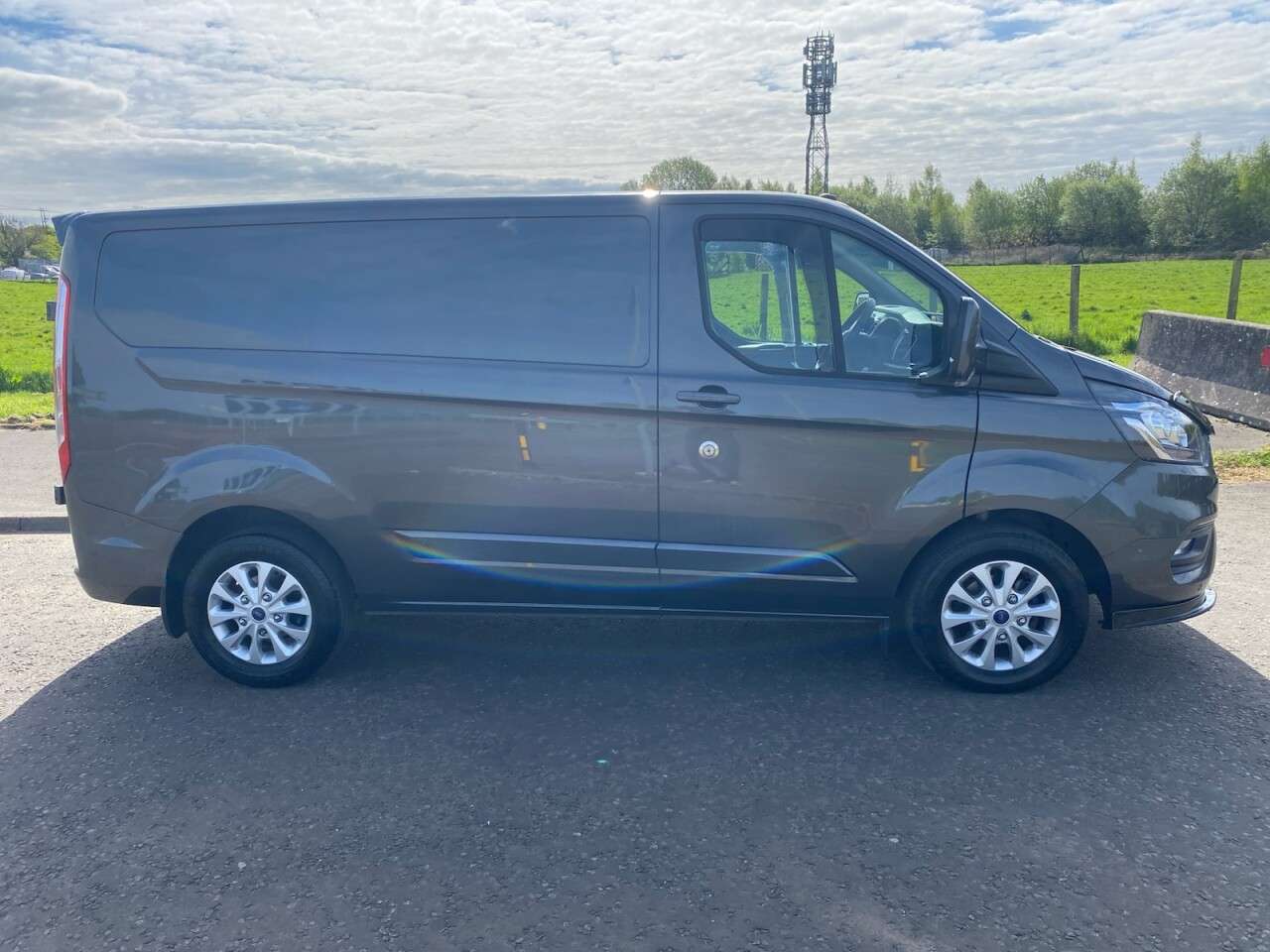 A 2019 FORD TRANSIT CUSTOM 2.0 280 EcoBlue LIMITED NO VAT VAN Euro 6 (130 ps) WET BELTS DONE A 2019 FORD TRANSIT CUSTOM 2.0 280 EcoBlue LIMITED NO VAT VAN Euro 6 (130 ps) WET BELTS DONE