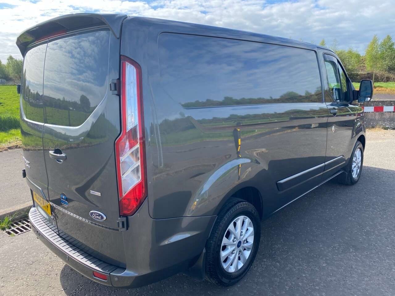 A 2019 FORD TRANSIT CUSTOM 2.0 280 EcoBlue LIMITED NO VAT VAN Euro 6 (130 ps) WET BELTS DONE A 2019 FORD TRANSIT CUSTOM 2.0 280 EcoBlue LIMITED NO VAT VAN Euro 6 (130 ps) WET BELTS DONE