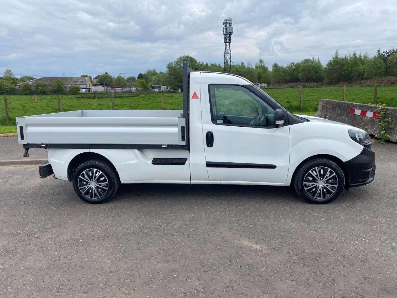 A 2021 FIAT DOBLO CARGO 1.6 MultiJetII LWB WORK UP DROPSIDE NO VAT L2 Euro 6 (s/s) (105 bhp) A 2021 FIAT DOBLO CARGO 1.6 MultiJetII LWB WORK UP DROPSIDE NO VAT L2 Euro 6 (s/s) (105 bhp)