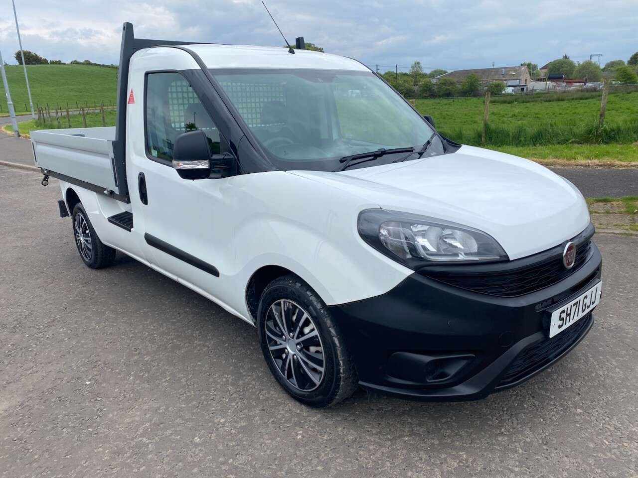 A 2021 FIAT DOBLO CARGO 1.6 MultiJetII LWB WORK UP DROPSIDE NO VAT L2 Euro 6 (s/s) (105 bhp) A 2021 FIAT DOBLO CARGO 1.6 MultiJetII LWB WORK UP DROPSIDE NO VAT L2 Euro 6 (s/s) (105 bhp)