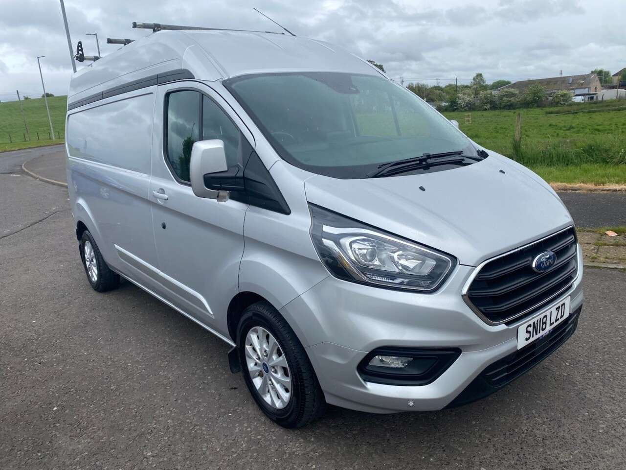 A 2018 FORD TRANSIT CUSTOM 2.0 300 EcoBlue LIMITED LWB HIGH ROOF NO VAT L2 H2 Euro 6 (130 ps) WET BELT A 2018 FORD TRANSIT CUSTOM 2.0 300 EcoBlue LIMITED LWB HIGH ROOF NO VAT L2 H2 Euro 6 (130 ps) WET BELT