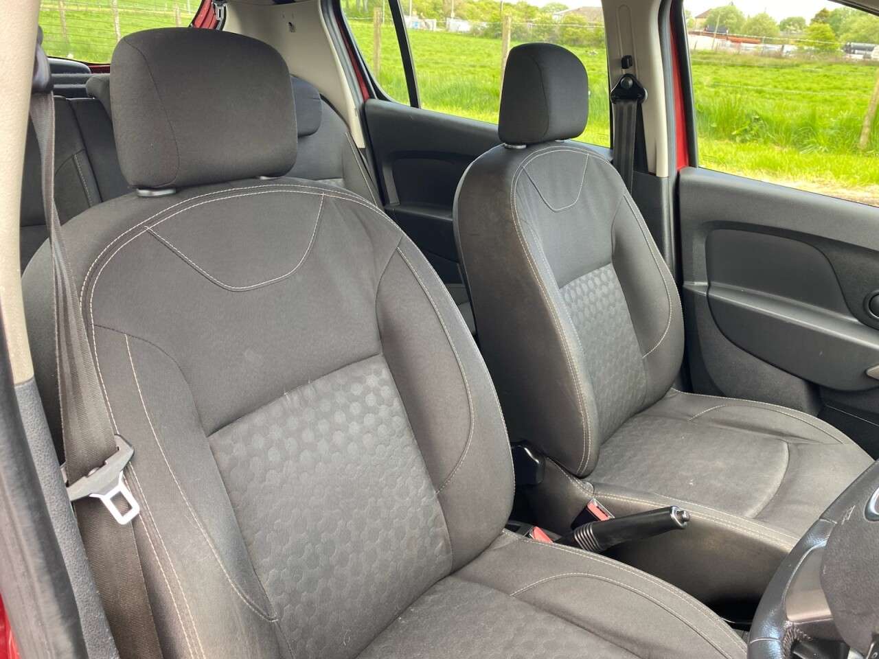 A 2013 DACIA SANDERO 1.2 Laureate Hatchback 5dr Petrol Manual Euro 5 (75 ps) A 2013 DACIA SANDERO 1.2 Laureate Hatchback 5dr Petrol Manual Euro 5 (75 ps)