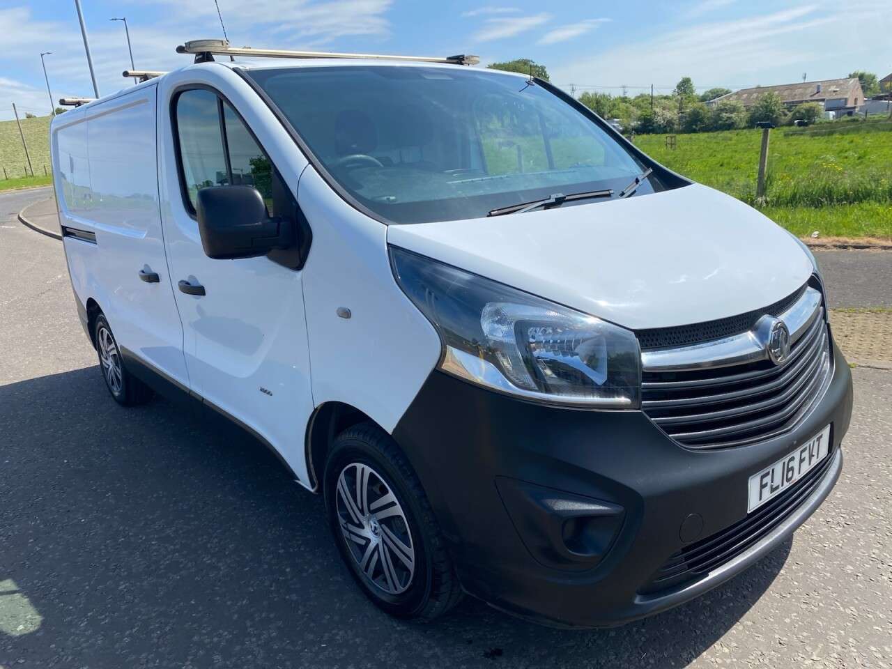 A 2016 VAUXHALL VIVARO 1.6 CDTi 2900 ecoFLEX NO VAT VAN (s/s) (90 ps) A 2016 VAUXHALL VIVARO 1.6 CDTi 2900 ecoFLEX NO VAT VAN (s/s) (90 ps)
