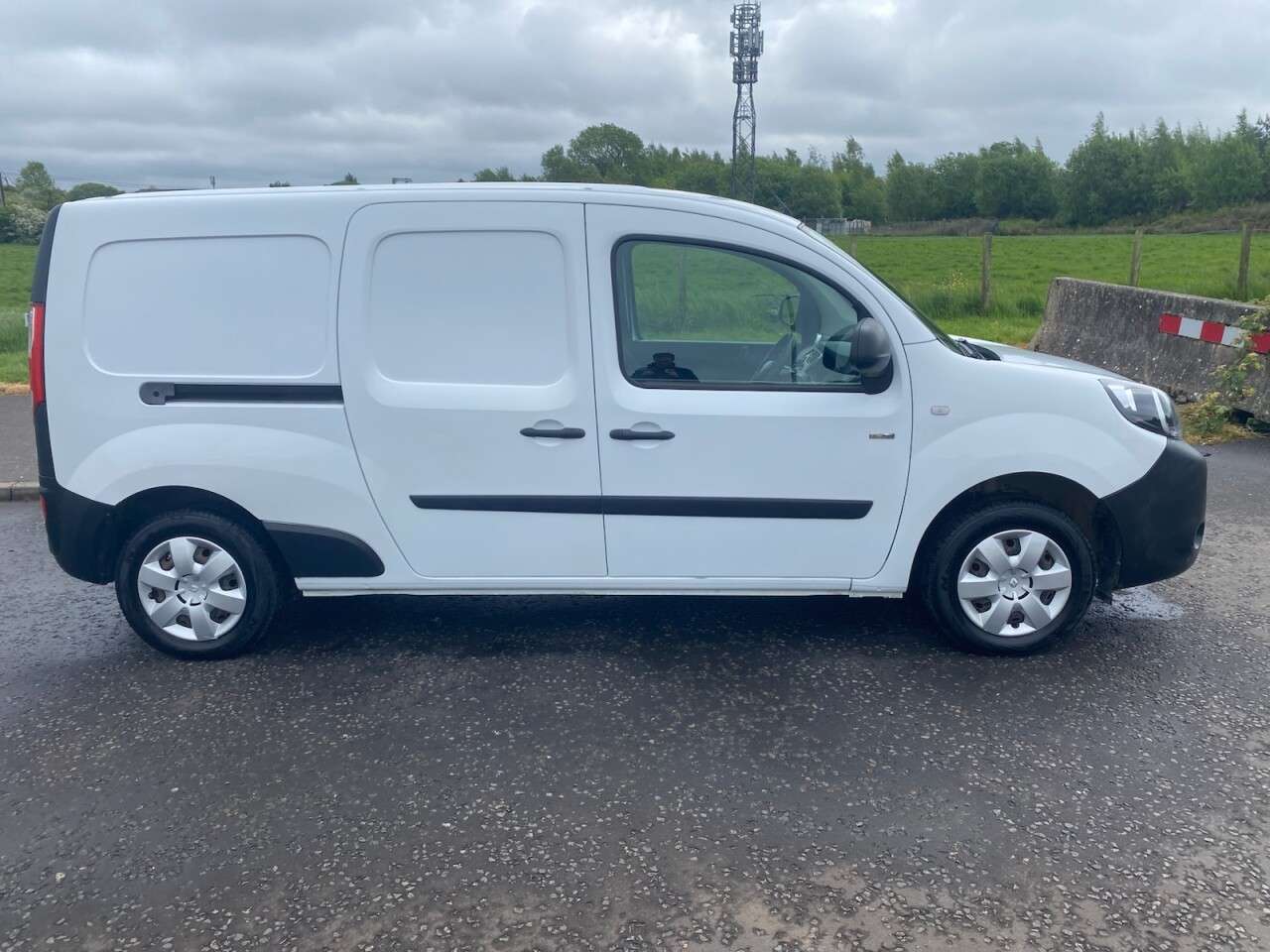 A 2020 RENAULT KANGOO MAXI ZE LL21 33kWh Business NO VAT Electric Auto L3 H1 (i) (60 ps) A 2020 RENAULT KANGOO MAXI ZE LL21 33kWh Business NO VAT Electric Auto L3 H1 (i) (60 ps)