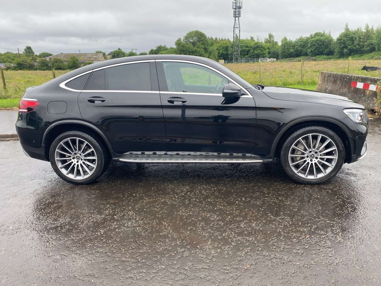 A 2019 MERCEDES-BENZ GLC 2.0 GLC300d AMG Line (Premium) Coupe 5dr Diesel G-Tronic+ 4MATIC Euro 6 (s/ A 2019 MERCEDES-BENZ GLC 2.0 GLC300d AMG Line (Premium) Coupe 5dr Diesel G-Tronic+ 4MATIC Euro 6 (s/