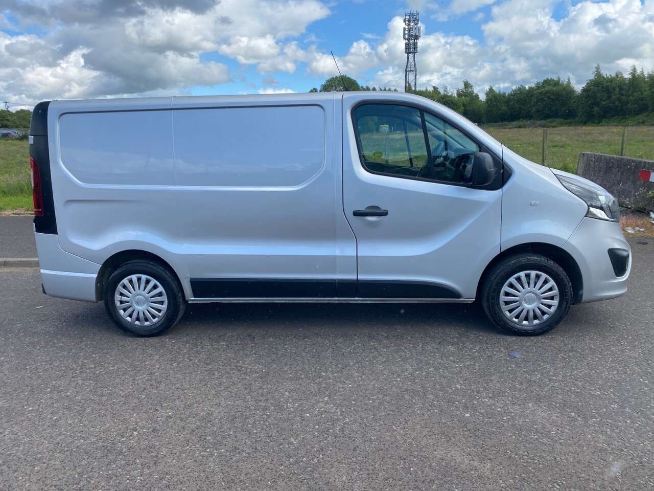 A 2018 VAUXHALL VIVARO 1.6 CDTi 2900 SPORTIVE NO VAT VAN L1 H1 Euro 6 (120 ps) A 2018 VAUXHALL VIVARO 1.6 CDTi 2900 SPORTIVE NO VAT VAN L1 H1 Euro 6 (120 ps)