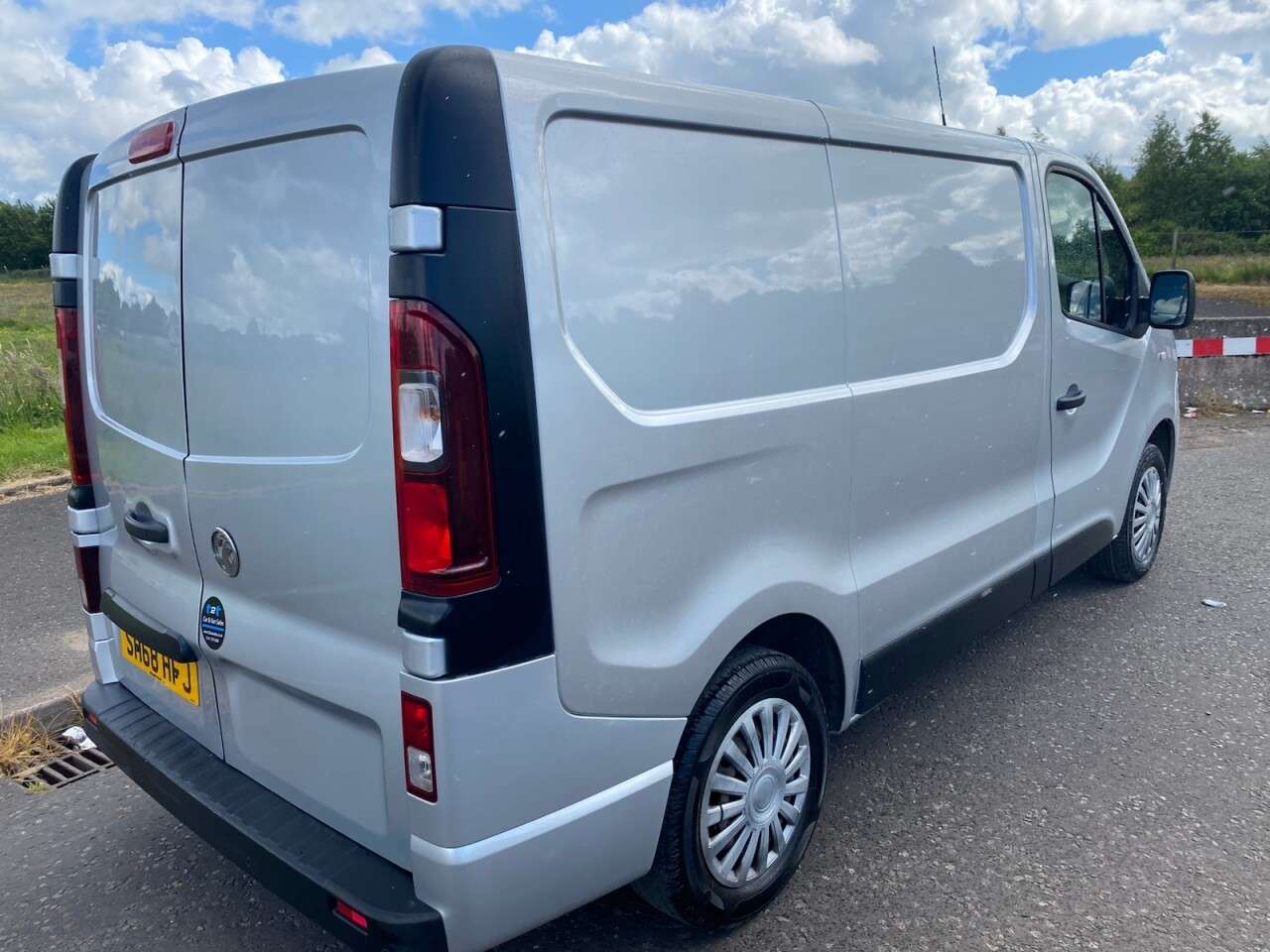 A 2018 VAUXHALL VIVARO 1.6 CDTi 2900 SPORTIVE NO VAT VAN L1 H1 Euro 6 (120 ps) A 2018 VAUXHALL VIVARO 1.6 CDTi 2900 SPORTIVE NO VAT VAN L1 H1 Euro 6 (120 ps)