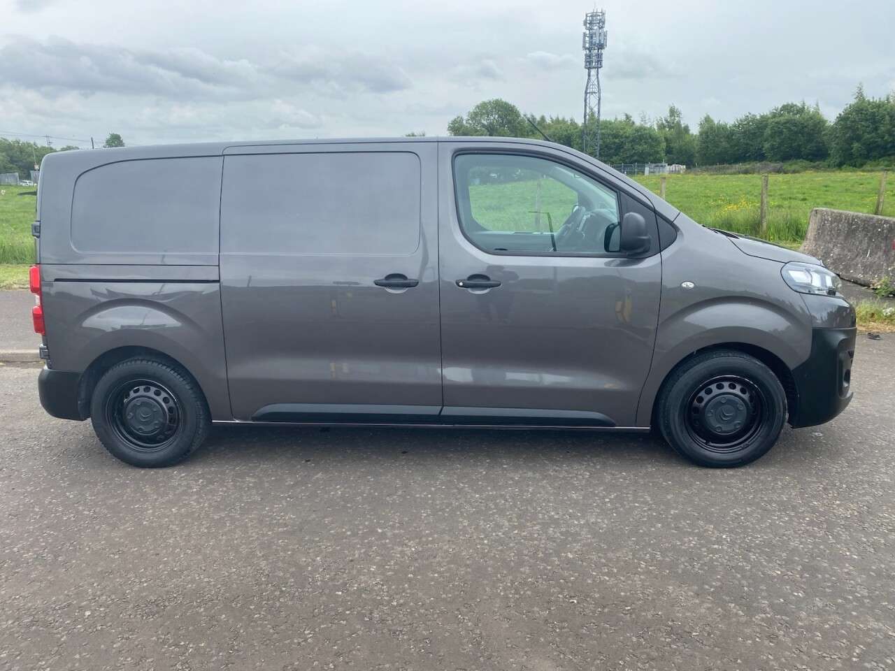 A 2018 CITROEN DISPATCH 1.6 BlueHDi 1000 Enterprise M NO VAT VAN Euro 6 (95 ps) A 2018 CITROEN DISPATCH 1.6 BlueHDi 1000 Enterprise M NO VAT VAN Euro 6 (95 ps)