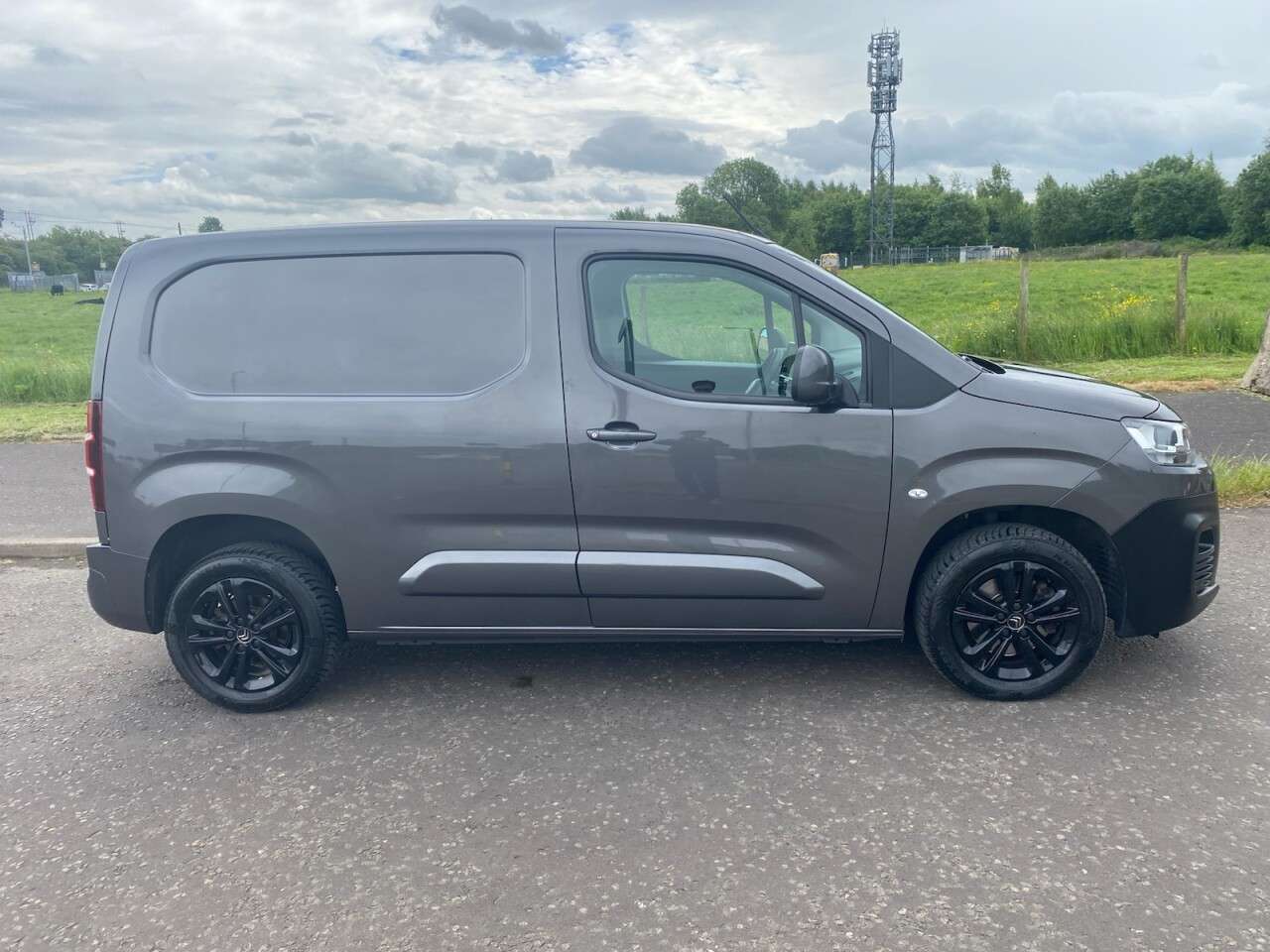 A 2020 CITROEN BERLINGO 1.5 BlueHDi 1000 DRIVER NAV M NO VAT VAN EAT8 Euro 6 (s/s) (130 ps) A 2020 CITROEN BERLINGO 1.5 BlueHDi 1000 DRIVER NAV M NO VAT VAN EAT8 Euro 6 (s/s) (130 ps)