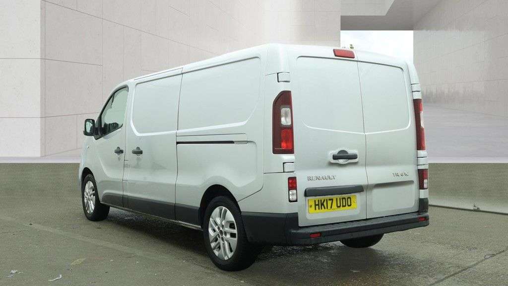 A 2017 RENAULT TRAFIC 1.6 dCi 29 SPORT NAV LWB VAN Euro 6 (120 ps) A 2017 RENAULT TRAFIC 1.6 dCi 29 SPORT NAV LWB VAN Euro 6 (120 ps)