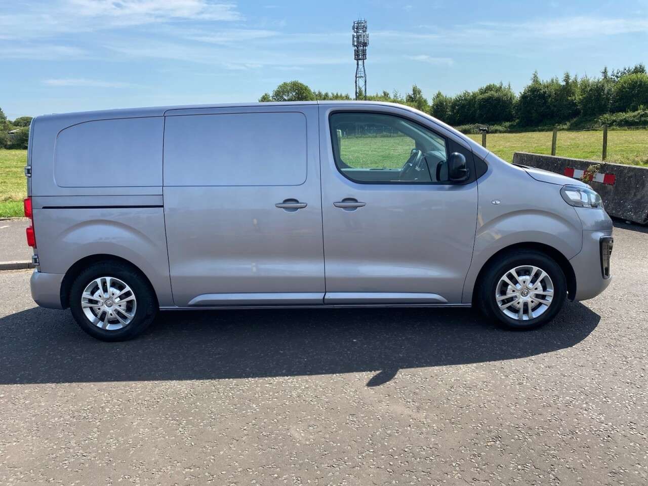A 2022 VAUXHALL VIVARO 1.5 Turbo D 2700 SPORTIVE NO VAT VAN Euro 6 (s/s) (120 ps) A 2022 VAUXHALL VIVARO 1.5 Turbo D 2700 SPORTIVE NO VAT VAN Euro 6 (s/s) (120 ps)