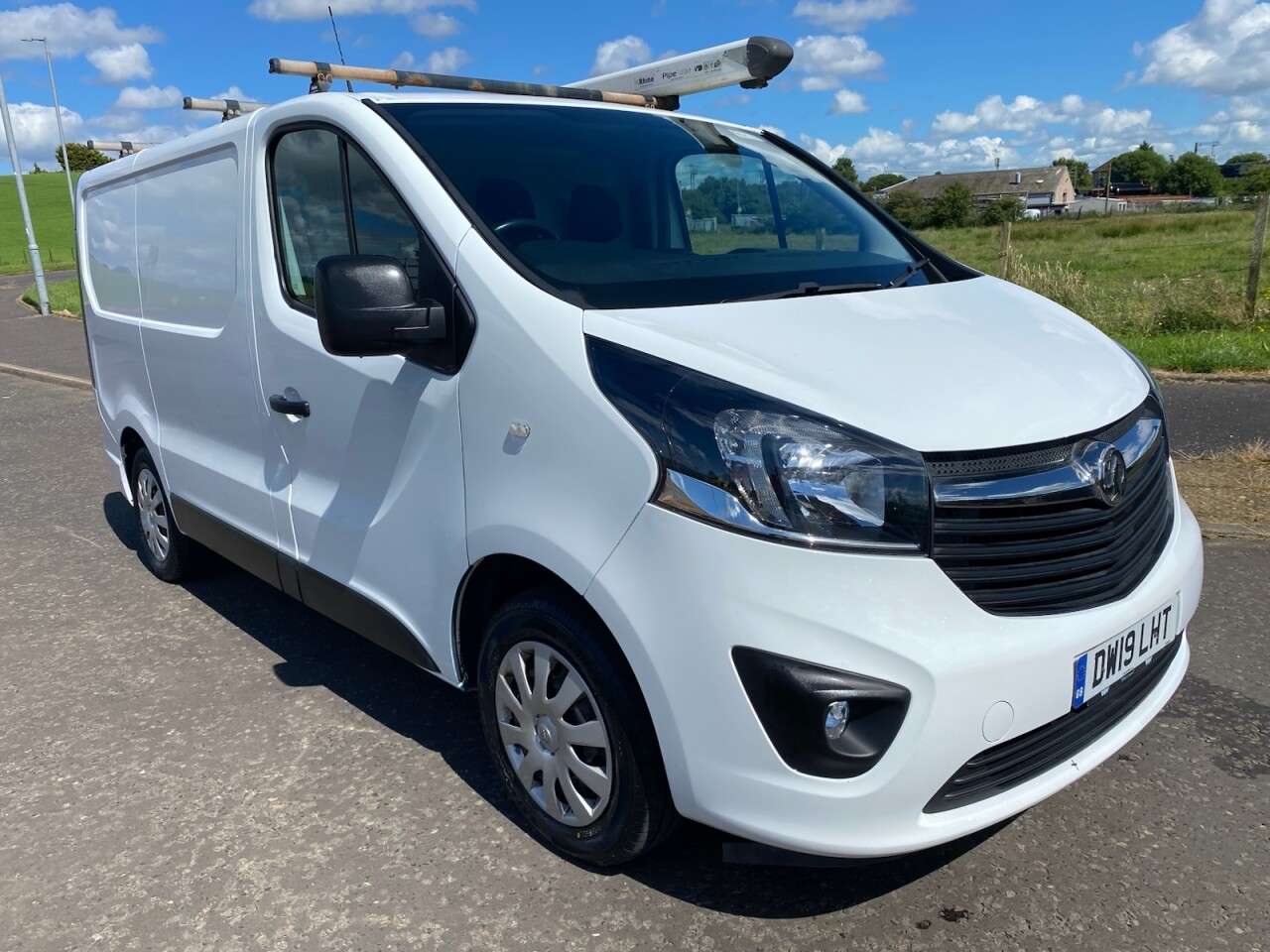 A 2019 VAUXHALL VIVARO 1.6 CDTi 2700 ecoTEC SPORTIVE NO VAT VAN Euro 6 (s/s) (125 ps) ONE OWNER A 2019 VAUXHALL VIVARO 1.6 CDTi 2700 ecoTEC SPORTIVE NO VAT VAN Euro 6 (s/s) (125 ps) ONE OWNER
