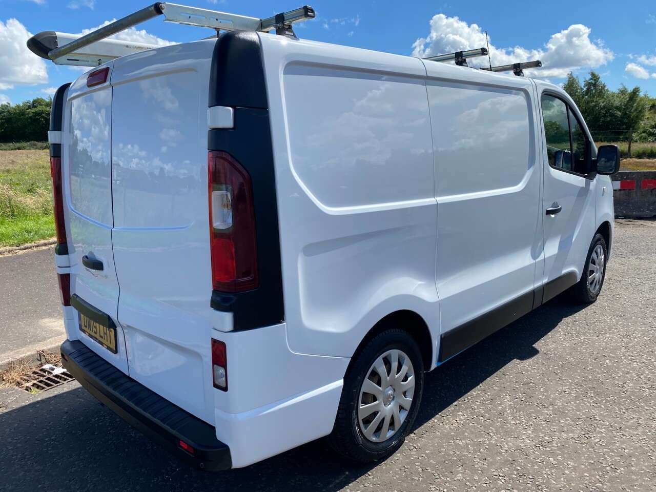 A 2019 VAUXHALL VIVARO 1.6 CDTi 2700 ecoTEC SPORTIVE NO VAT VAN Euro 6 (s/s) (125 ps) ONE OWNER A 2019 VAUXHALL VIVARO 1.6 CDTi 2700 ecoTEC SPORTIVE NO VAT VAN Euro 6 (s/s) (125 ps) ONE OWNER