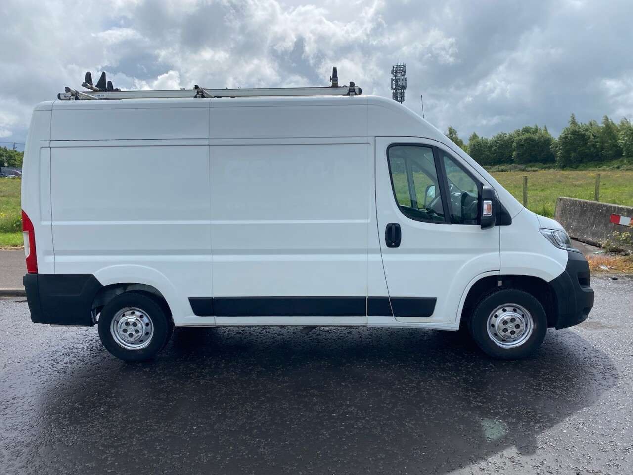 A 2020 CITROEN RELAY 2.2 BlueHDi 35 X NO VAT VAN L2 H2 High Roof Euro 6 (s/s) (140 ps) ONE OWNER A 2020 CITROEN RELAY 2.2 BlueHDi 35 X NO VAT VAN L2 H2 High Roof Euro 6 (s/s) (140 ps) ONE OWNER