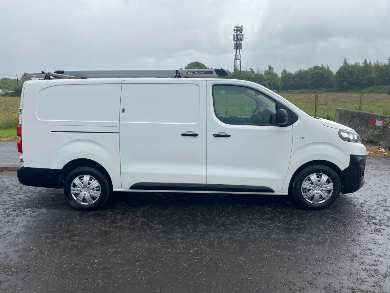 A 2021 CITROEN DISPATCH 2.0 BlueHDi 1400 Enterprise XL LWB NO VAT VAN Euro 6 (s/s) (120 ps) A 2021 CITROEN DISPATCH 2.0 BlueHDi 1400 Enterprise XL LWB NO VAT VAN Euro 6 (s/s) (120 ps)