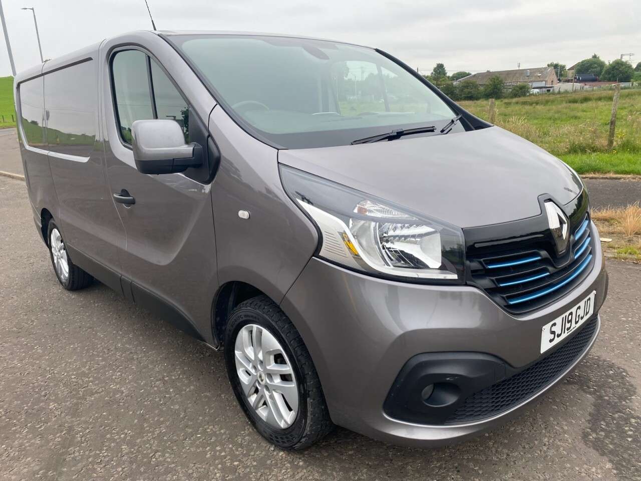 A 2019 RENAULT TRAFIC 1.6 dCi 27 Sport Nav NO VAT VAN Euro 6 (120 ps) A 2019 RENAULT TRAFIC 1.6 dCi 27 Sport Nav NO VAT VAN Euro 6 (120 ps)