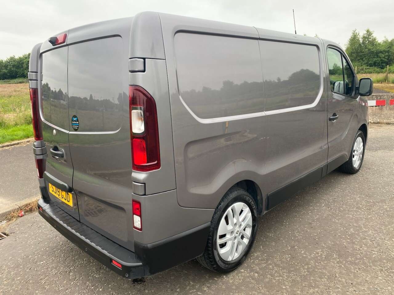 A 2019 RENAULT TRAFIC 1.6 dCi 27 Sport Nav NO VAT VAN Euro 6 (120 ps) A 2019 RENAULT TRAFIC 1.6 dCi 27 Sport Nav NO VAT VAN Euro 6 (120 ps)