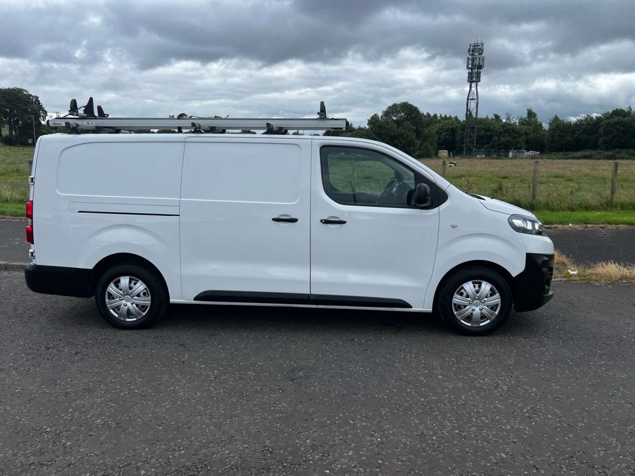 A 2020 CITROEN DISPATCH 1.5 BlueHDi 1200 X XL NO VAT LWB VAN Euro 6 (s/s) (100 ps) A 2020 CITROEN DISPATCH 1.5 BlueHDi 1200 X XL NO VAT LWB VAN Euro 6 (s/s) (100 ps)