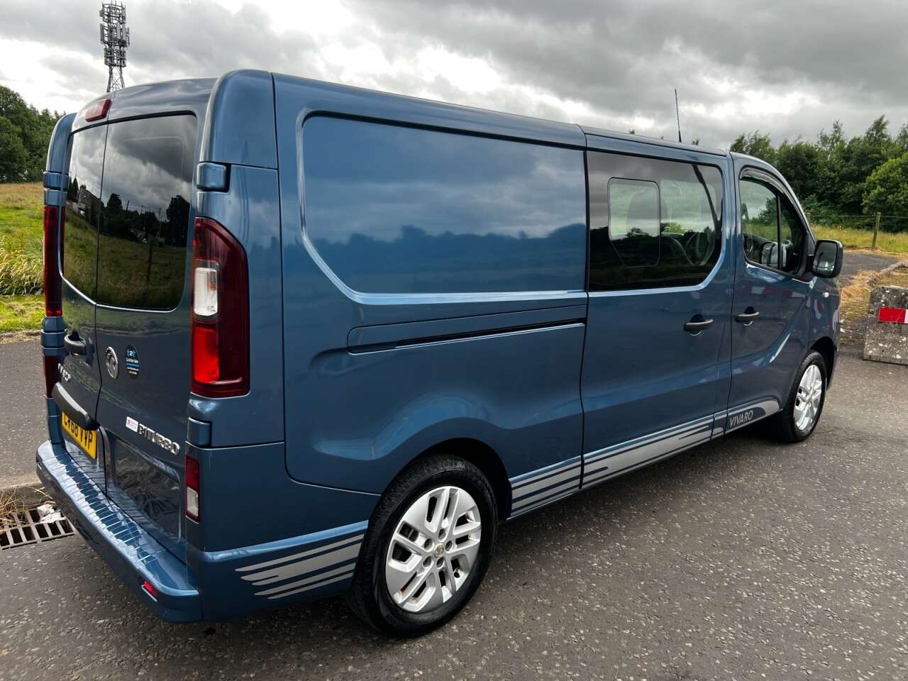 A 2018 VAUXHALL VIVARO 1.6 CDTi 2900 ecoTEC Limited Edition Nav LWB 6 SEAT NO VAT VAN Euro 6 (s/s) A 2018 VAUXHALL VIVARO 1.6 CDTi 2900 ecoTEC Limited Edition Nav LWB 6 SEAT NO VAT VAN Euro 6 (s/s)