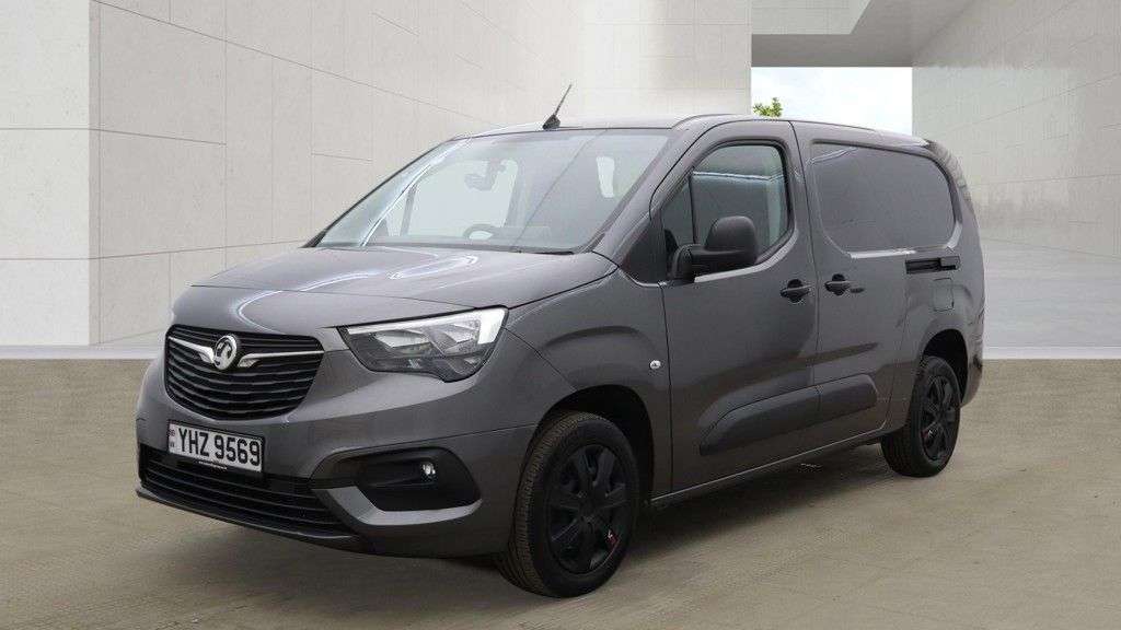 A 2022 VAUXHALL COMBO 1.5 Turbo D 2300 SPORTIVE LWB NO VAT VAN L2 H1 Euro 6 (100 ps) 3 SEATS A 2022 VAUXHALL COMBO 1.5 Turbo D 2300 SPORTIVE LWB NO VAT VAN L2 H1 Euro 6 (100 ps) 3 SEATS