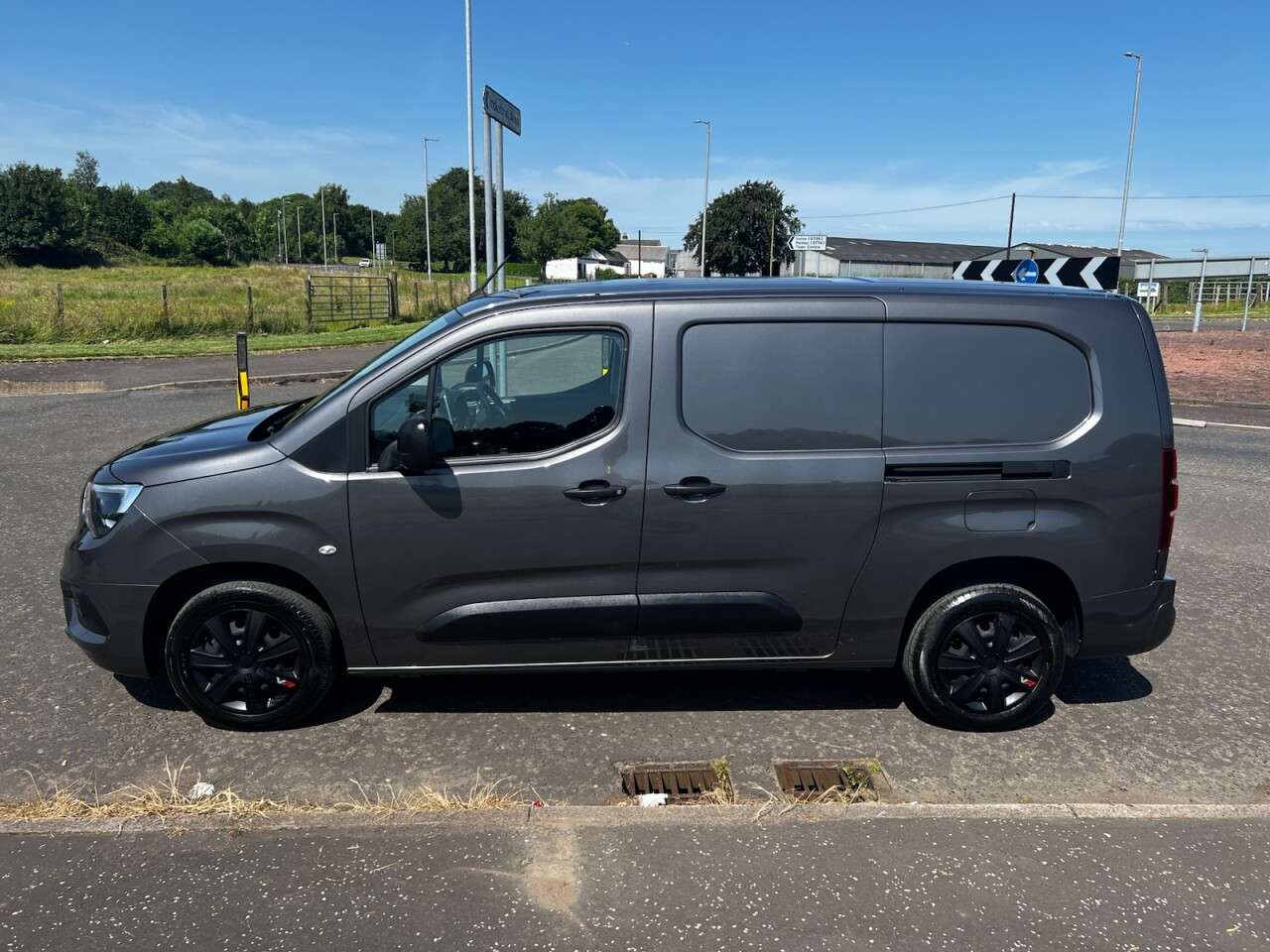 A 2022 VAUXHALL COMBO 1.5 Turbo D 2300 SPORTIVE LWB NO VAT VAN L2 H1 Euro 6 (100 ps) 3 SEATS A 2022 VAUXHALL COMBO 1.5 Turbo D 2300 SPORTIVE LWB NO VAT VAN L2 H1 Euro 6 (100 ps) 3 SEATS