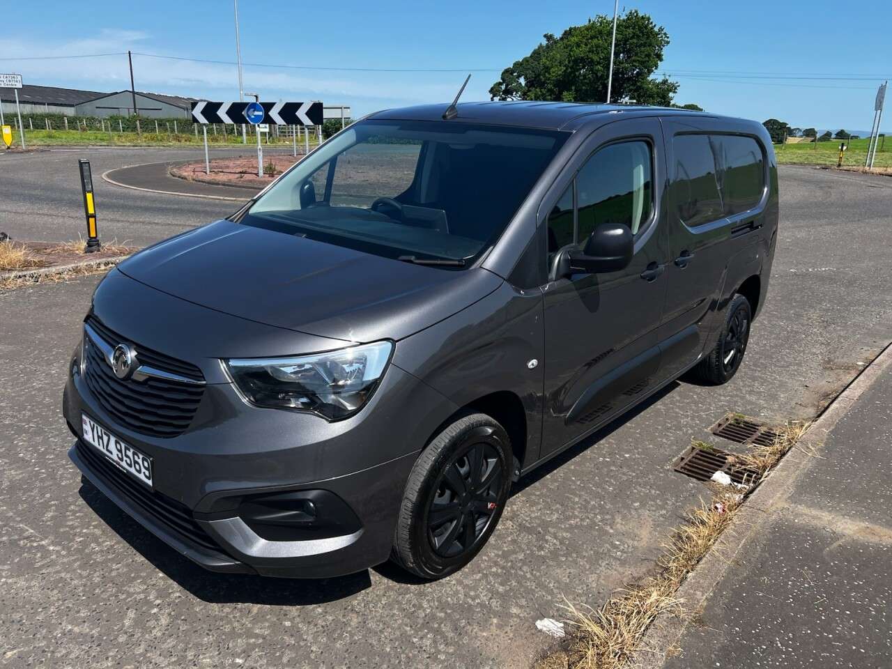 A 2022 VAUXHALL COMBO 1.5 Turbo D 2300 SPORTIVE LWB NO VAT VAN L2 H1 Euro 6 (100 ps) 3 SEATS A 2022 VAUXHALL COMBO 1.5 Turbo D 2300 SPORTIVE LWB NO VAT VAN L2 H1 Euro 6 (100 ps) 3 SEATS