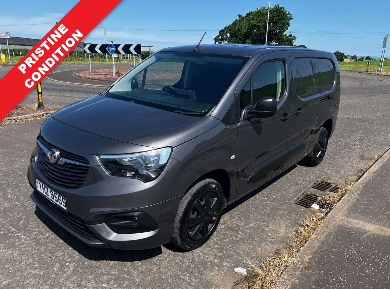 A 2022 VAUXHALL COMBO 1.5 Turbo D 2300 SPORTIVE LWB NO VAT VAN L2 H1 Euro 6 (100 ps) 3 SEATS A 2022 VAUXHALL COMBO 1.5 Turbo D 2300 SPORTIVE LWB NO VAT VAN L2 H1 Euro 6 (100 ps) 3 SEATS