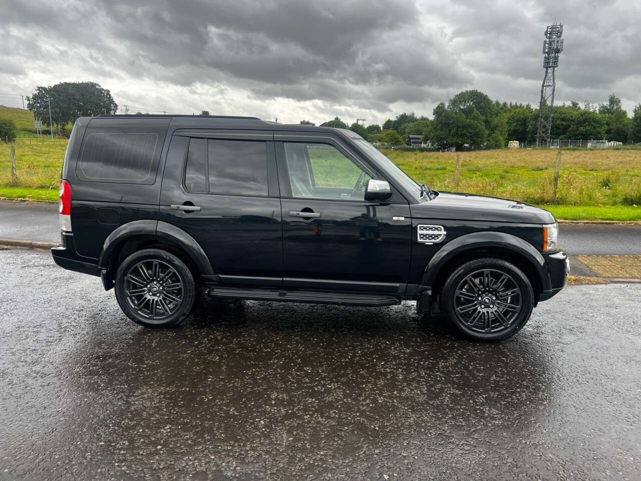 A 2012 LAND ROVER DISCOVERY 4 3.0 SD V6 HSE SUV 5dr Diesel Auto 4WD Euro 5 (255 bhp) A 2012 LAND ROVER DISCOVERY 4 3.0 SD V6 HSE SUV 5dr Diesel Auto 4WD Euro 5 (255 bhp)