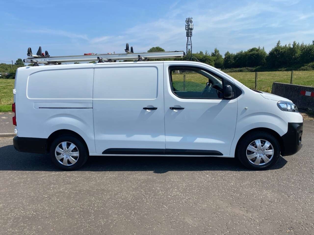 A 2019 CITROEN DISPATCH 1.5 BlueHDi 1200 X XL Panel Van 6dr Diesel Manual FWD 3 Euro 6 (s/s) (100 p A 2019 CITROEN DISPATCH 1.5 BlueHDi 1200 X XL Panel Van 6dr Diesel Manual FWD 3 Euro 6 (s/s) (100 p