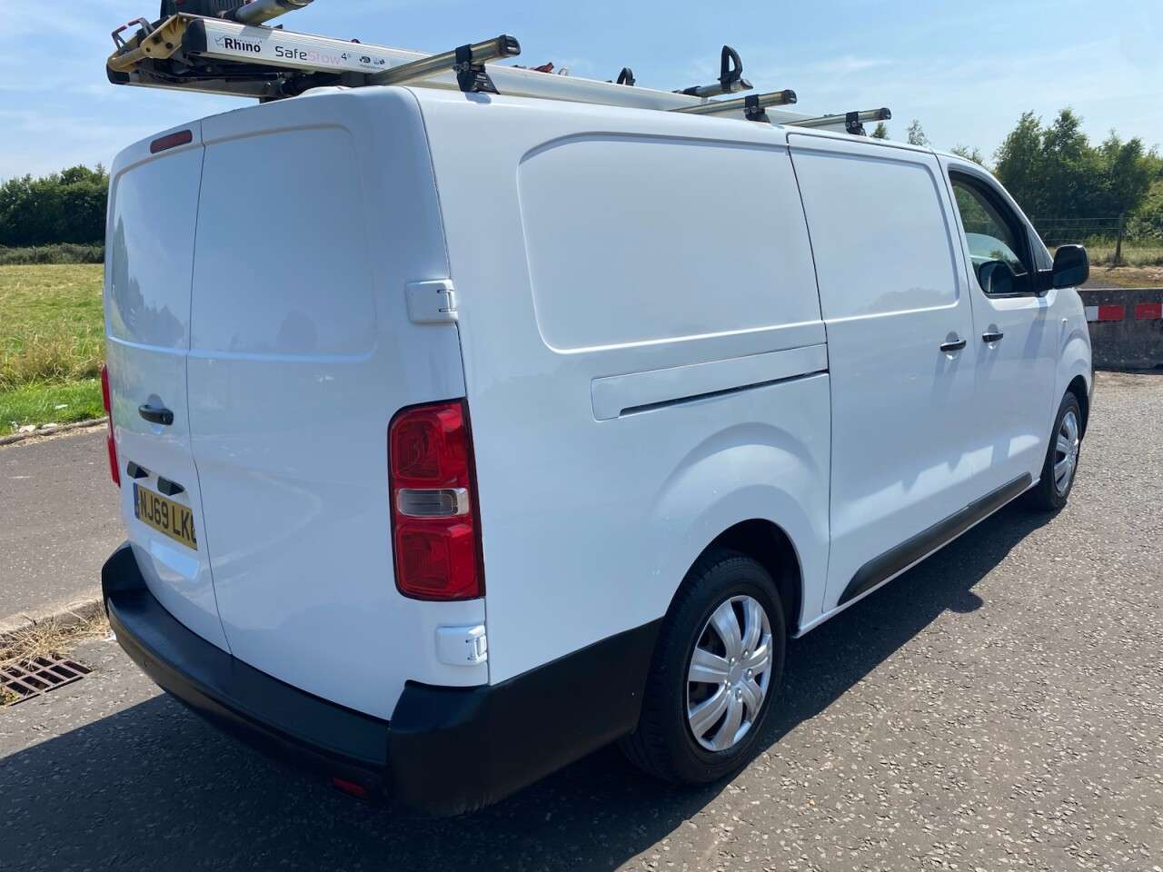 A 2019 CITROEN DISPATCH 1.5 BlueHDi 1200 X XL Panel Van 6dr Diesel Manual FWD 3 Euro 6 (s/s) (100 p A 2019 CITROEN DISPATCH 1.5 BlueHDi 1200 X XL Panel Van 6dr Diesel Manual FWD 3 Euro 6 (s/s) (100 p