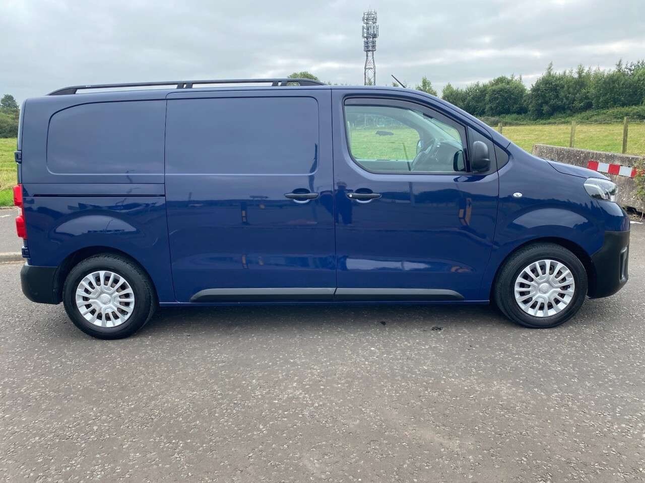 A 2019 TOYOTA PROACE 1.6D Icon Medium NO VAT MWB VAN Euro 6 (s/s) (115 ps) A 2019 TOYOTA PROACE 1.6D Icon Medium NO VAT MWB VAN Euro 6 (s/s) (115 ps)