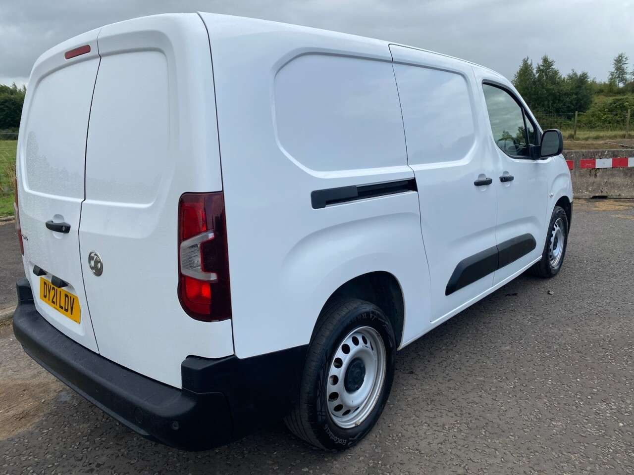 A 2021 VAUXHALL COMBO 1.5 Turbo D 2300 Edition LWB NAV NO VAT VAN L2 H1 Euro 6 (100 ps) SAT VAV+L A 2021 VAUXHALL COMBO 1.5 Turbo D 2300 Edition LWB NAV NO VAT VAN L2 H1 Euro 6 (100 ps) SAT VAV+L