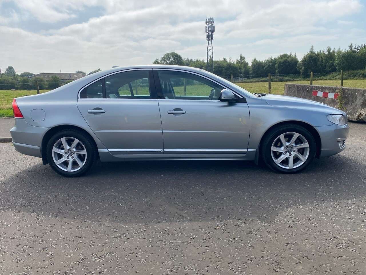 A 2014 VOLVO S80 2.0 D4 SE Lux Saloon 4dr Diesel Geartronic Euro 6 (s/s) (181 ps) A 2014 VOLVO S80 2.0 D4 SE Lux Saloon 4dr Diesel Geartronic Euro 6 (s/s) (181 ps)