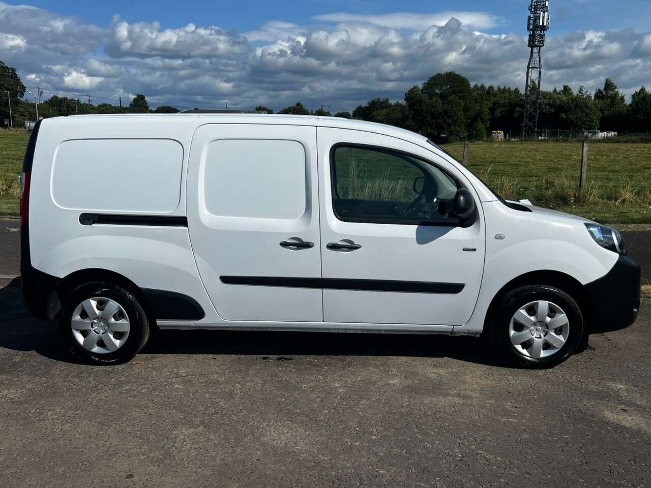 A 2020 RENAULT KANGOO MAXI ZE LL21 33kWh Business NAV NO VAT VAN Electric Auto L3 H1 (i) (60 ps) A 2020 RENAULT KANGOO MAXI ZE LL21 33kWh Business NAV NO VAT VAN Electric Auto L3 H1 (i) (60 ps)