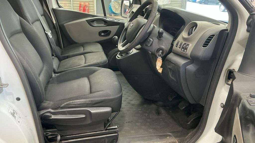 2018 NISSAN NV300 2018 NISSAN NV300