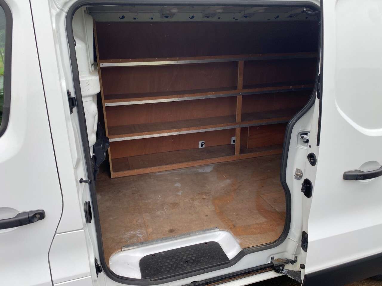 2018 NISSAN NV300 2018 NISSAN NV300