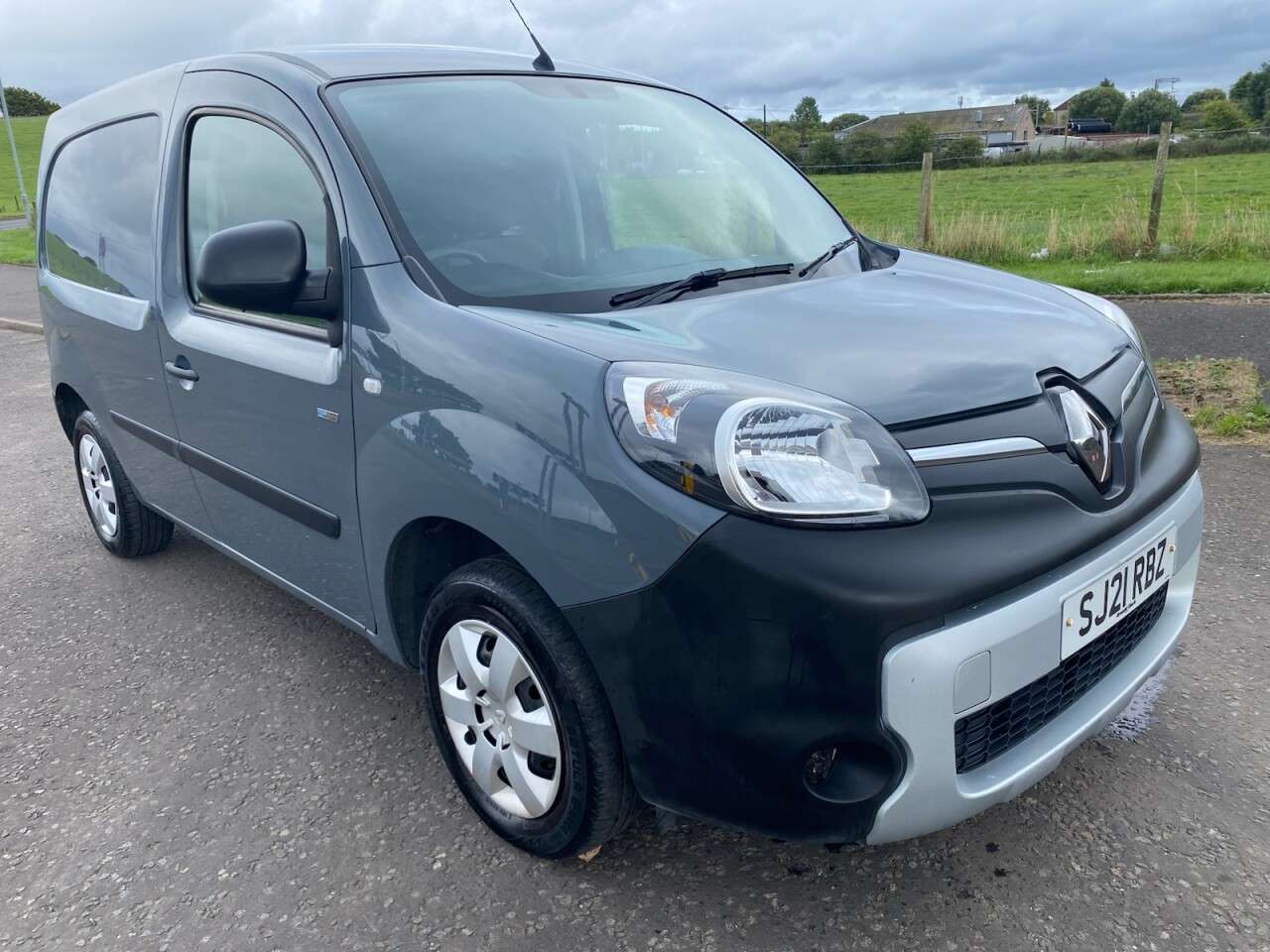 A 2021 RENAULT KANGOO ZE ML20 33kWh Business+ NO VAT Electric Auto MWB (i) (60 ps) A 2021 RENAULT KANGOO ZE ML20 33kWh Business+ NO VAT Electric Auto MWB (i) (60 ps)