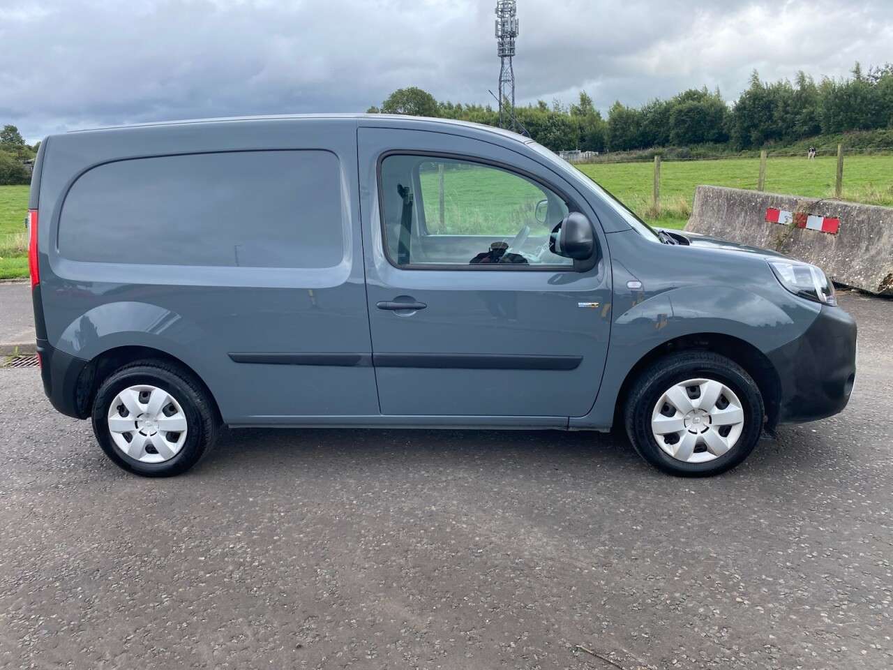 A 2021 RENAULT KANGOO ZE ML20 33kWh Business+ NO VAT Electric Auto MWB (i) (60 ps) A 2021 RENAULT KANGOO ZE ML20 33kWh Business+ NO VAT Electric Auto MWB (i) (60 ps)