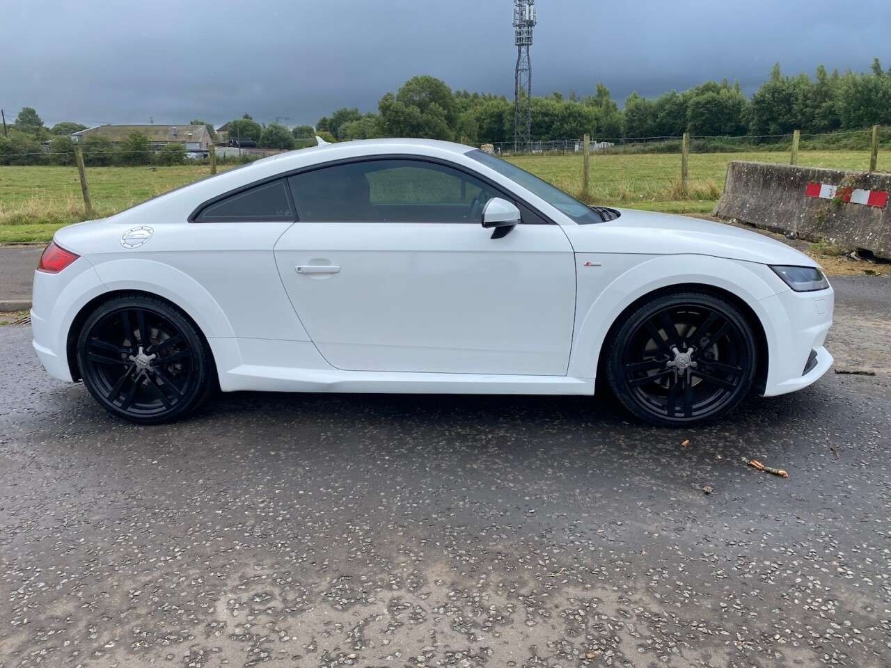 A 2016 AUDI TT 2.0 TFSI S line Coupe 3dr Petrol S Tronic Euro 6 (s/s) (230 ps) A 2016 AUDI TT 2.0 TFSI S line Coupe 3dr Petrol S Tronic Euro 6 (s/s) (230 ps)