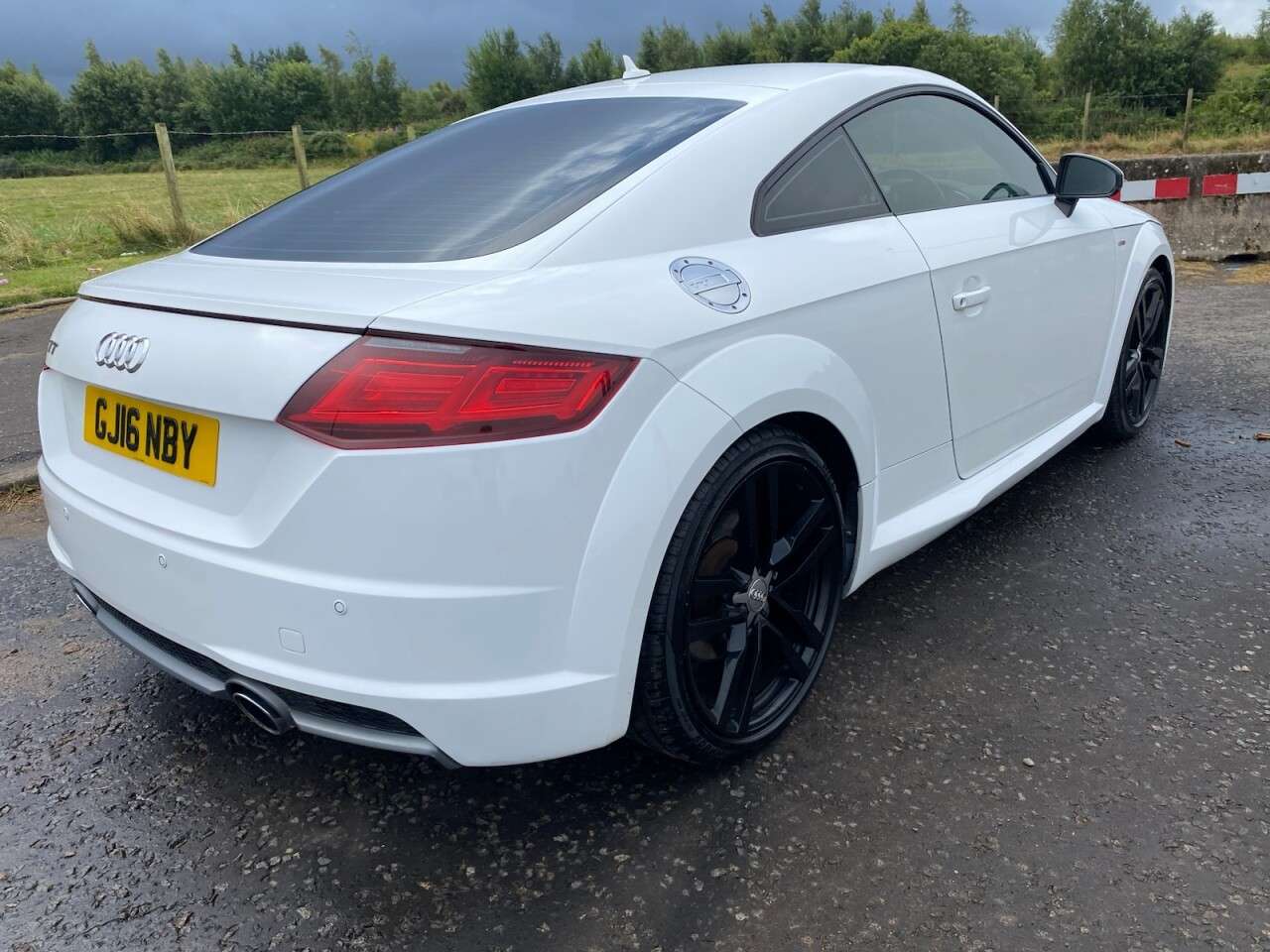 A 2016 AUDI TT 2.0 TFSI S line Coupe 3dr Petrol S Tronic Euro 6 (s/s) (230 ps) A 2016 AUDI TT 2.0 TFSI S line Coupe 3dr Petrol S Tronic Euro 6 (s/s) (230 ps)