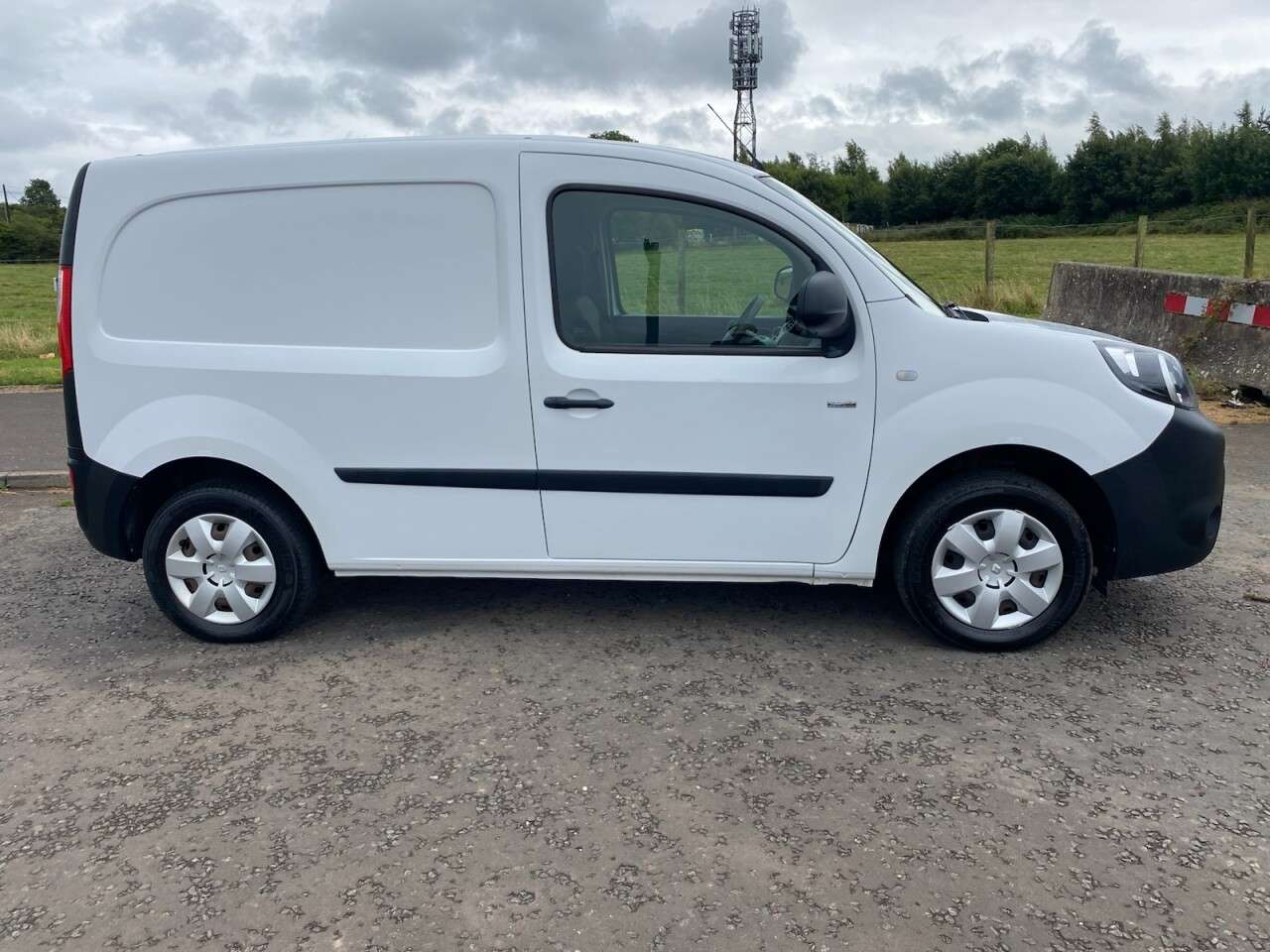 A 2020 RENAULT KANGOO ZE ML20 33kWh Business NO VAT Electric Auto MWB (i) (60 ps) A 2020 RENAULT KANGOO ZE ML20 33kWh Business NO VAT Electric Auto MWB (i) (60 ps)